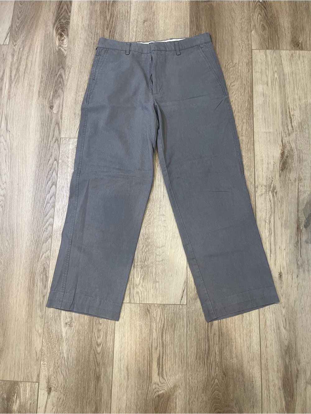 Dockers Men's Gray Straight Chinos